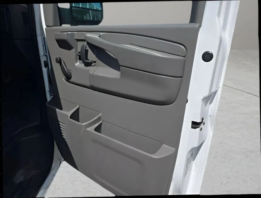 2013 Chevrolet Express 3500 Cargo thumbnail 6