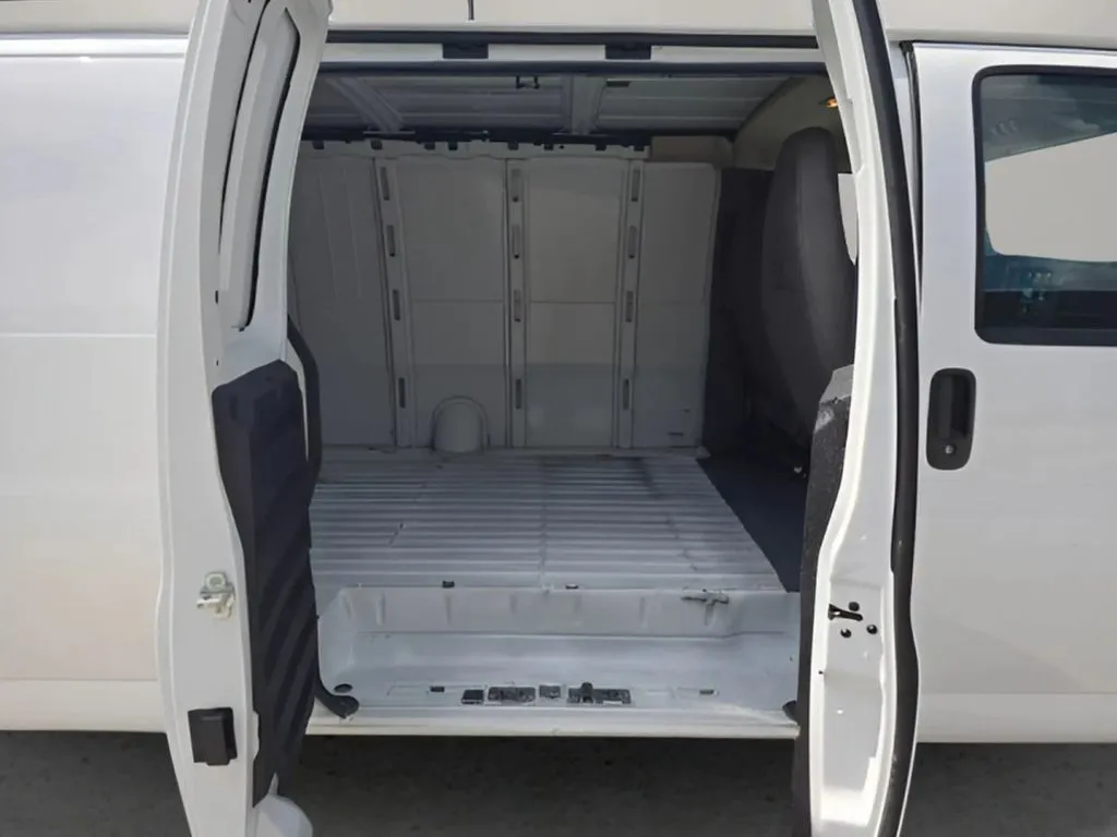 2013 Chevrolet Express 3500 Cargo thumbnail 10