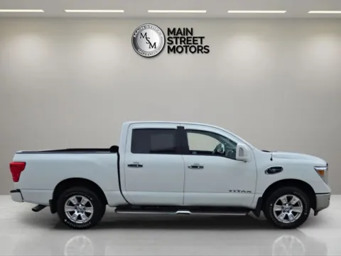 More photos of 2017 Nissan Titan Crew Cab SV Pickup 4D 5 1/2 ft at Main Street Motors, IN