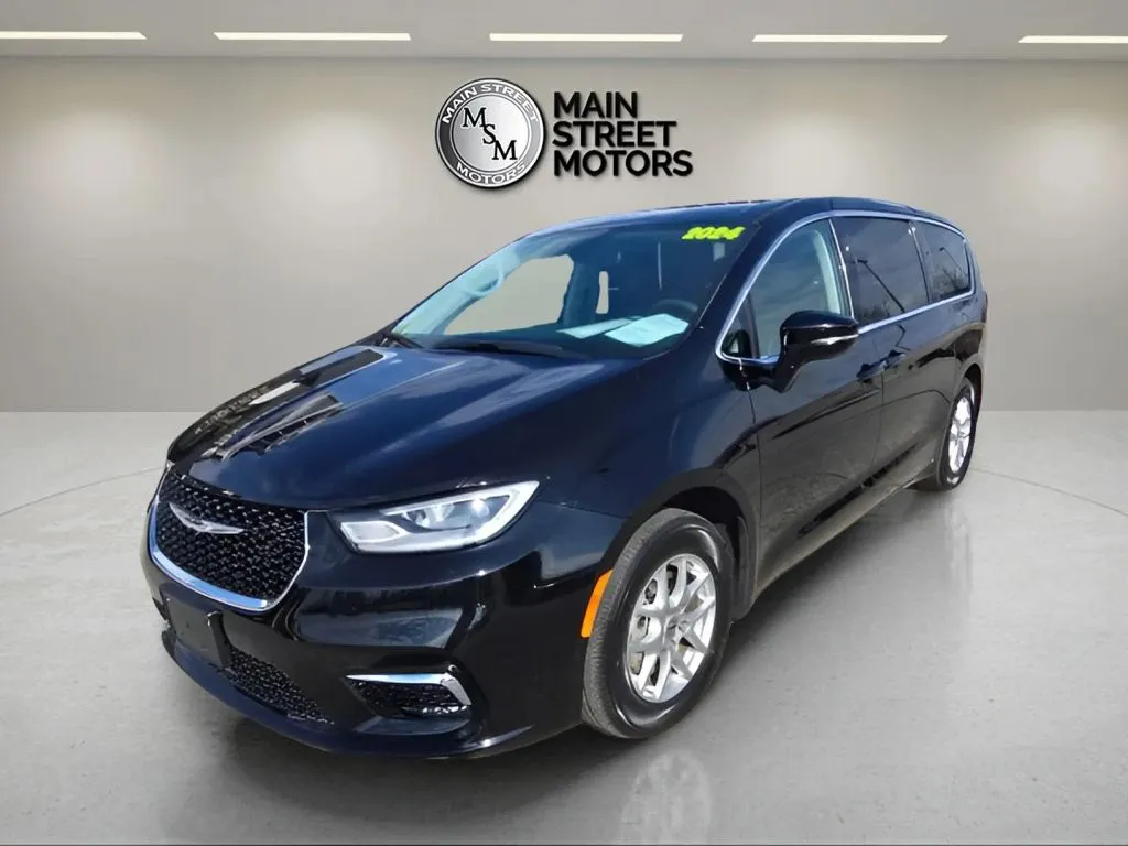 2024 Chrysler Pacifica Touring L Van 4D for sale in Portage, IN