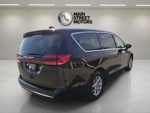 More photos of 2024 Chrysler Pacifica Touring L Van 4D at Main Street Motors, IN