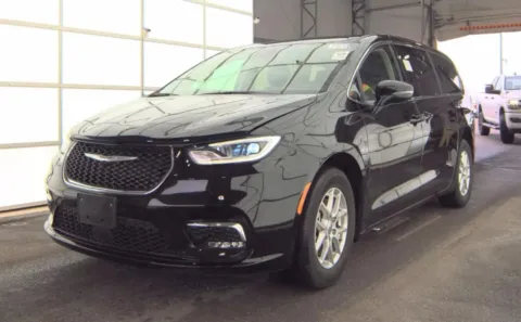 Black 2024 Chrysler Pacifica Touring L Van 4D for sale in Portage, IN