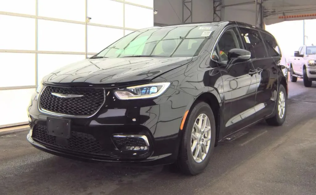 2024 Chrysler Pacifica Touring L Van 4D for sale in Portage, IN