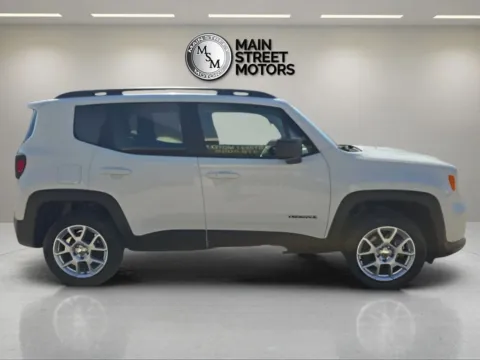 More photos of 2022 Jeep Renegade Latitude Sport Utility 4D at Main Street Motors, IN