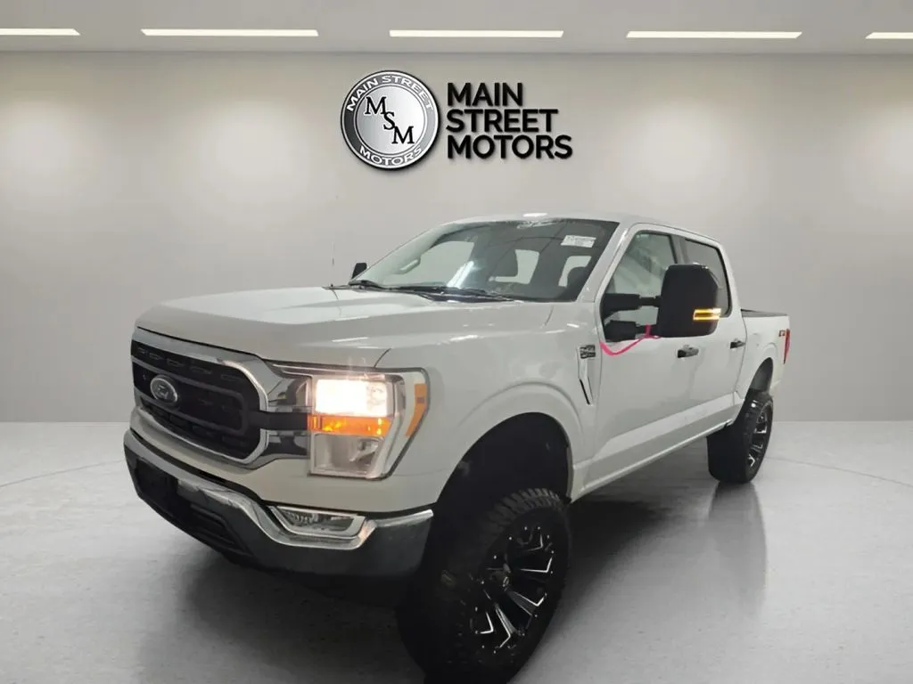 White 2022 Ford F-150 SuperCrew Cab XLT Pickup 4D 5 1/2 ft for sale in Portage, IN
