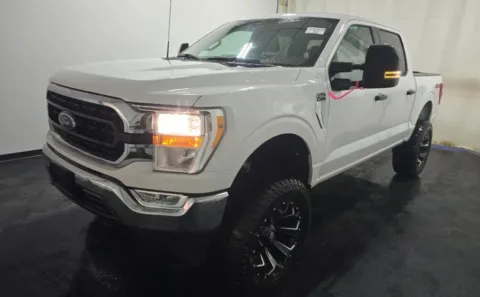 White 2022 Ford F-150 SuperCrew Cab XLT Pickup 4D 5 1/2 ft for sale in Portage, IN