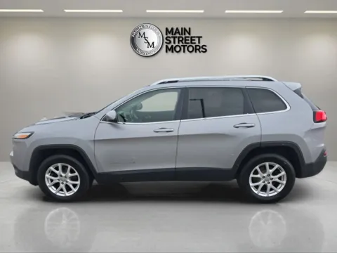 Silver 2014 Jeep Cherokee Latitude Sport Utility 4D for sale in Portage, IN