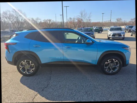 More photos of 2025 Chevrolet Trax LT Sport Utility 4D at Main Street Motors, IN