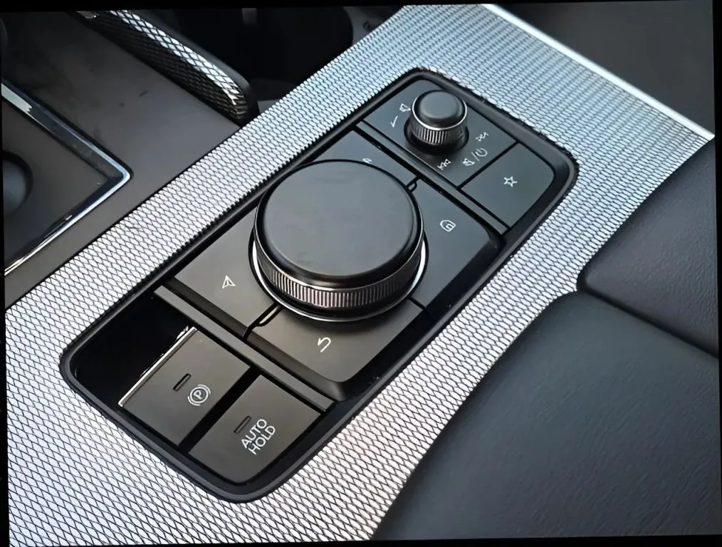 Mazda CX-90 photo 30