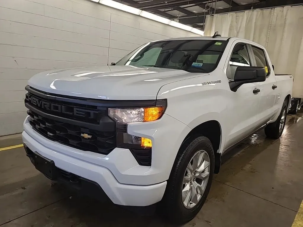 2023 Chevrolet Silverado 1500 Crew Cab Custom Pickup 4D 6 1/2 ft for sale in Portage, IN