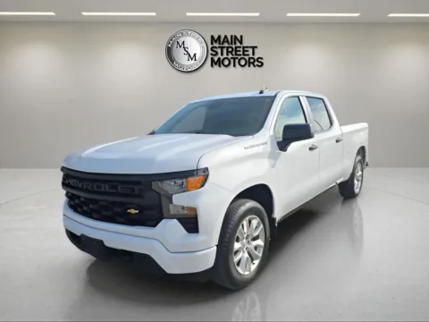 White 2023 Chevrolet Silverado 1500 Crew Cab Custom Pickup 4D 6 1/2 ft for sale in Portage, IN