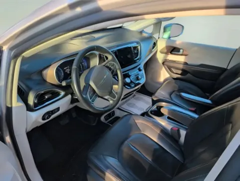 More photos of 2017 Chrysler Pacifica Touring-L Plus Minivan 4D at Main Street Motors, IN