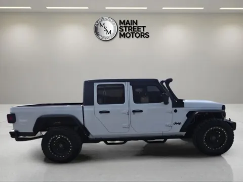 More photos of 2020 Jeep Gladiator Sport S Pickup 4D 5 ft at Main Street Motors, IN