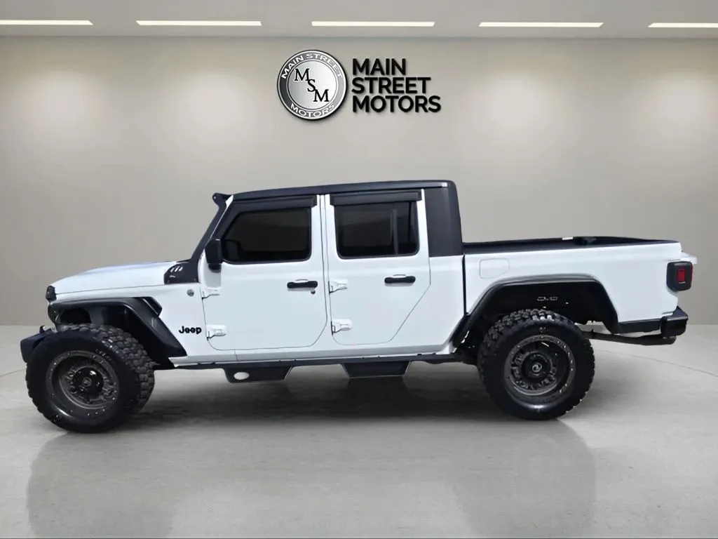 White 2020 Jeep Gladiator Sport S Pickup 4D 5 ft for sale in Portage, IN