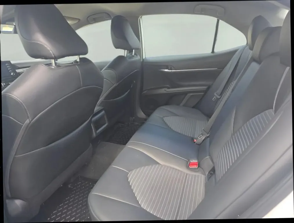 Toyota Camry photo 12