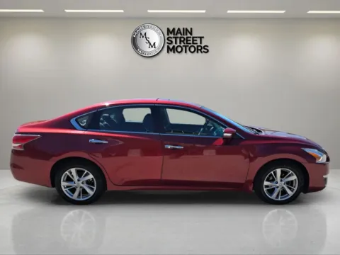 More photos of 2015 Nissan Altima 2.5 SV Sedan 4D at Main Street Motors, IN