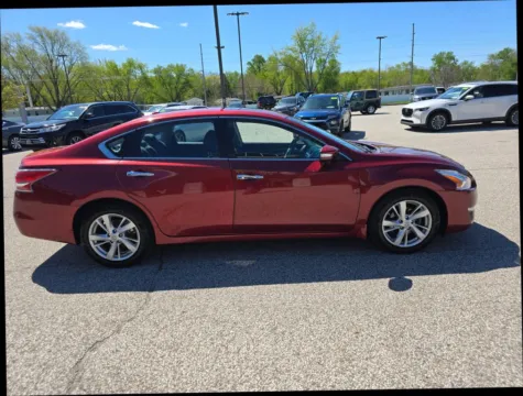 More photos of 2015 Nissan Altima 2.5 SV Sedan 4D at Main Street Motors, IN