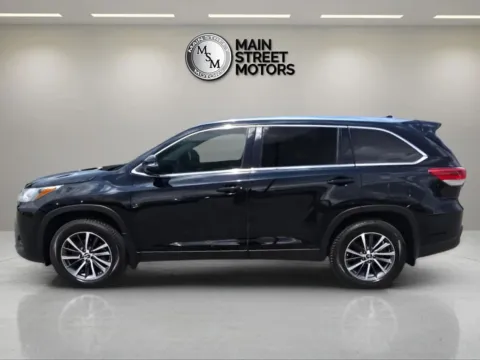 Photos of 2019 Toyota Highlander XLE Sport Utility 4D for sale in Portage, IN at Main Street Motors