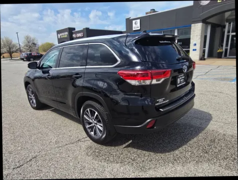 Photos of 2019 Toyota Highlander XLE Sport Utility 4D for sale in Portage, IN at Main Street Motors
