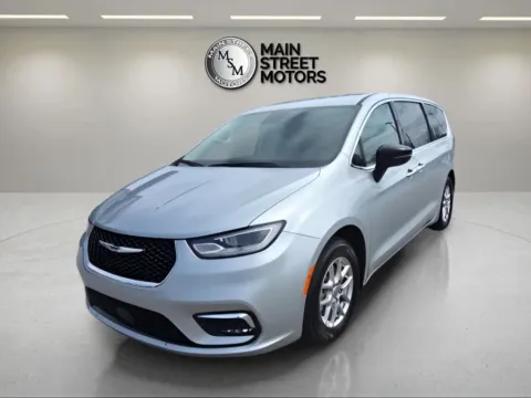 Silver 2024 Chrysler Pacifica Touring L Van 4D for sale in Portage, IN