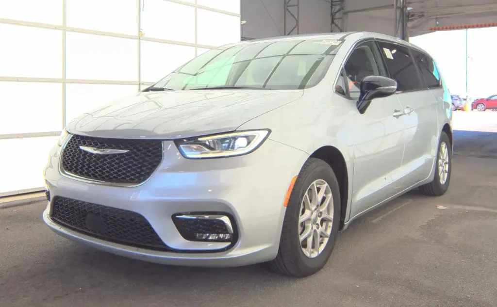 2024 Chrysler Pacifica Touring L Van 4D for sale in Portage, IN