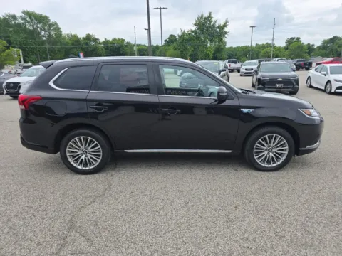 More photos of 2022 Mitsubishi Outlander PHEV SEL Sport Utility 4D at Main Street Motors, IN