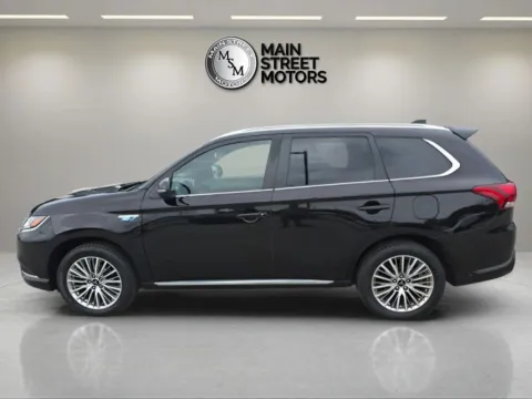 Photos of 2022 Mitsubishi Outlander PHEV SEL Sport Utility 4D for sale in Portage, IN at Main Street Motors