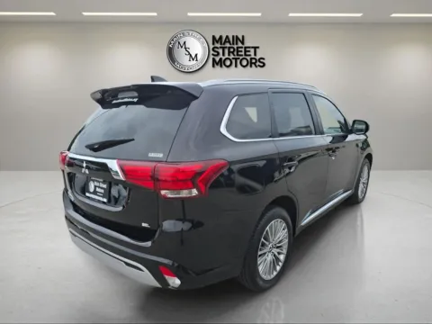 More photos of 2022 Mitsubishi Outlander PHEV SEL Sport Utility 4D at Main Street Motors, IN