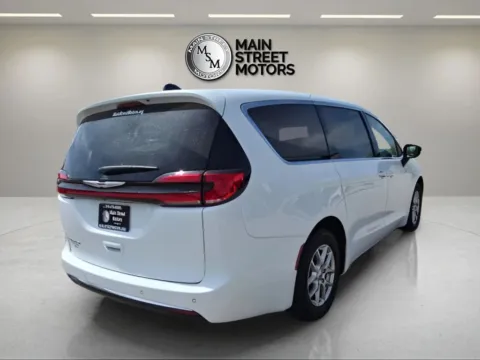 More photos of 2024 Chrysler Pacifica Touring L Van 4D at Main Street Motors, IN