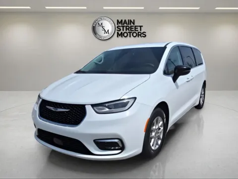 White 2024 Chrysler Pacifica Touring L Van 4D for sale in Portage, IN