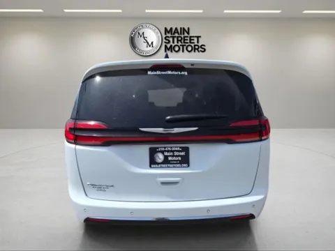 More photos of 2024 Chrysler Pacifica Touring L Van 4D at Main Street Motors, IN