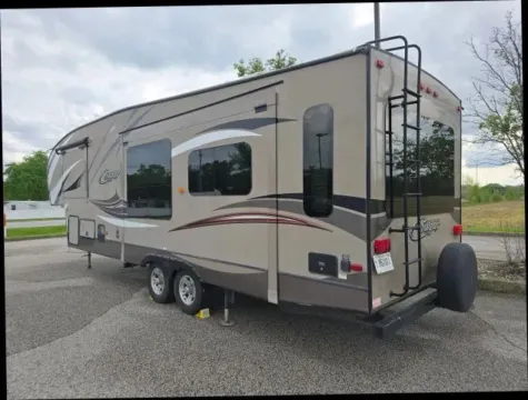 More photos of 2015 Keystone RV Cougar X-Lite FW 29RLI at Main Street Motors, IN