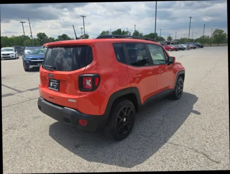 More photos of 2021 Jeep Renegade Latitude Sport Utility 4D at Main Street Motors, IN