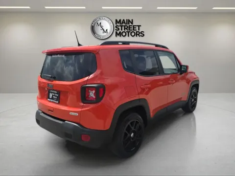 More photos of 2021 Jeep Renegade Latitude Sport Utility 4D at Main Street Motors, IN