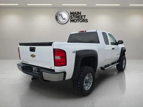 More photos of 2009 Chevrolet Silverado 1500 Extended Cab LS Pickup 4D 6 1/2 ft at Main Street Motors, IN