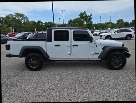 More photos of 2025 Jeep Gladiator Sport S Pickup 4D 5 ft at Main Street Motors, IN