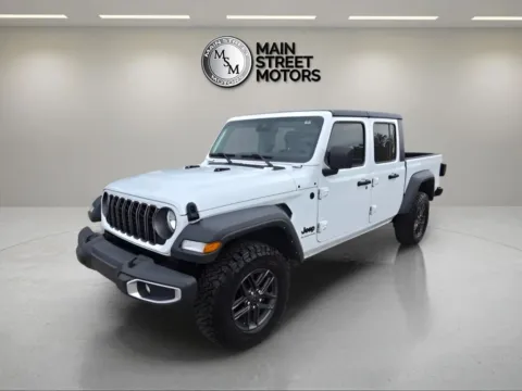 White 2025 Jeep Gladiator Sport S Pickup 4D 5 ft for sale in Portage, IN