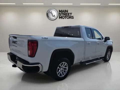 More photos of 2022 GMC Sierra 1500 Limited Double Cab SLE Pickup 4D 6 1/2 ft at Main Street Motors, IN