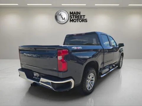 More photos of 2022 Chevrolet Silverado 1500 Limited Crew Cab LT Pickup 4D 5 3/4 ft at Main Street Motors, IN