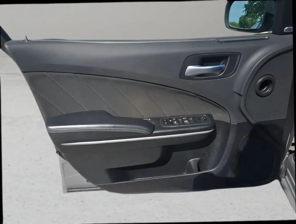 Dodge Charger photo 9