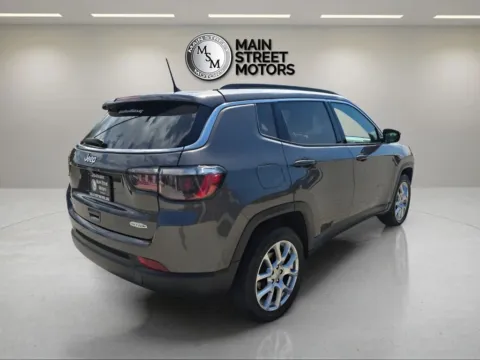 More photos of 2023 Jeep Compass Latitude Lux Sport Utility 4D at Main Street Motors, IN