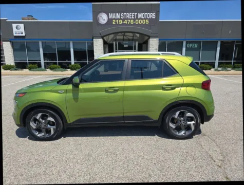 Green 2020 Hyundai Venue SEL Sport Utility 4D for sale in Portage, IN