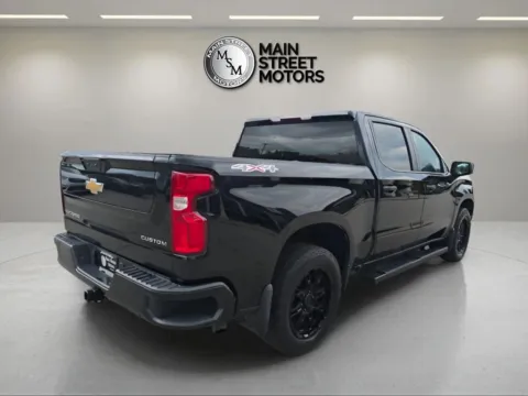 More photos of 2021 Chevrolet Silverado 1500 Crew Cab Custom Pickup 4D 5 3/4 ft at Main Street Motors, IN
