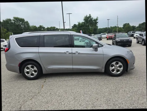 More photos of 2017 Chrysler Pacifica Touring-L Plus Minivan 4D at Main Street Motors, IN