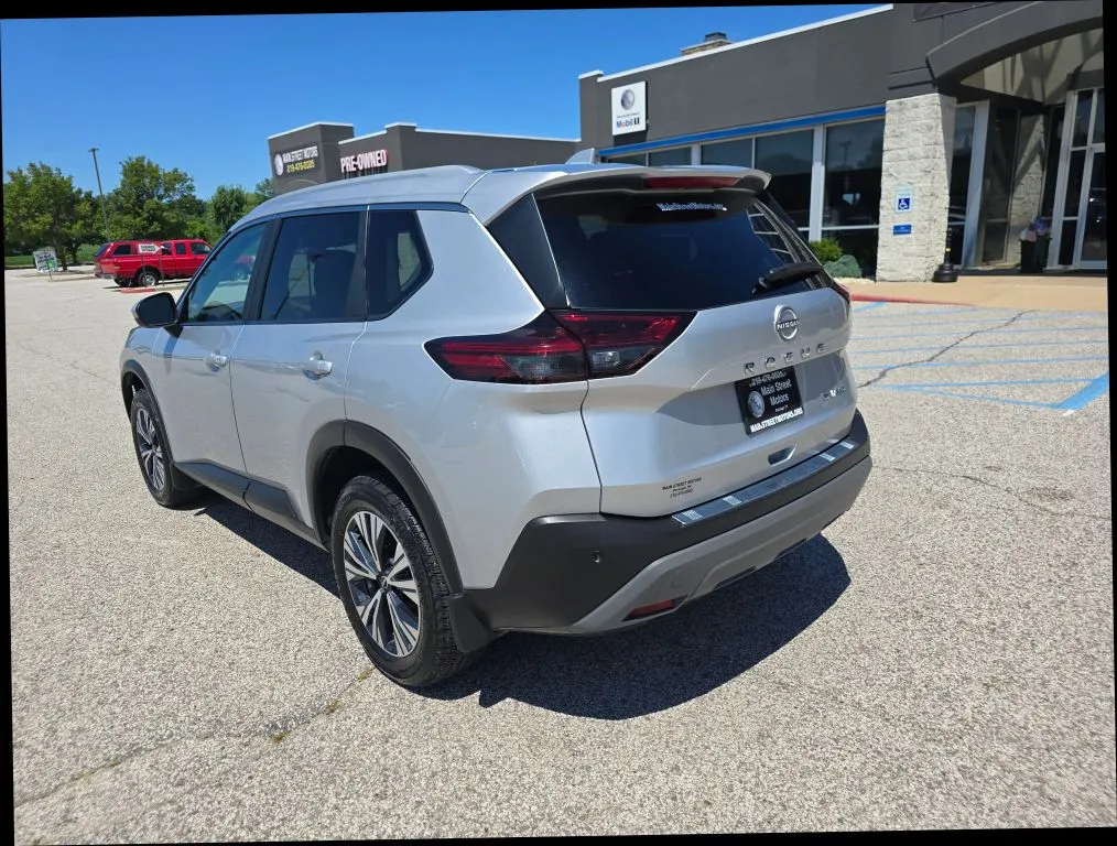 Nissan Rogue photo 2