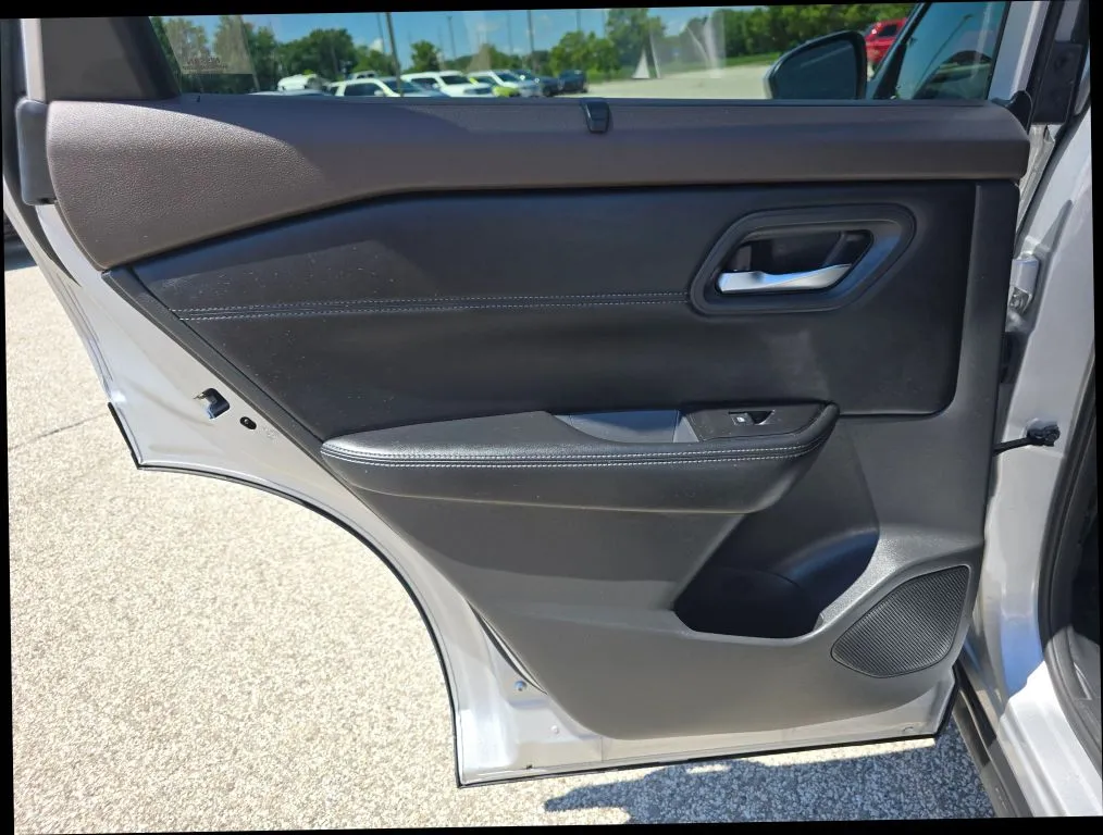 Nissan Rogue photo 12