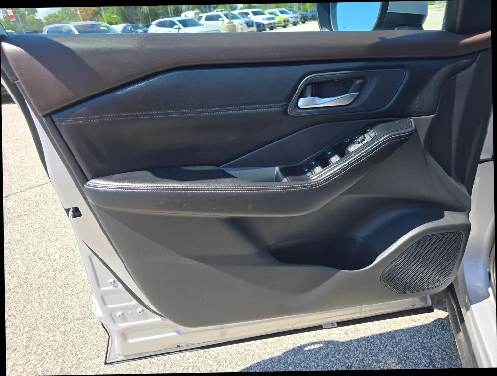 Nissan Rogue photo 9