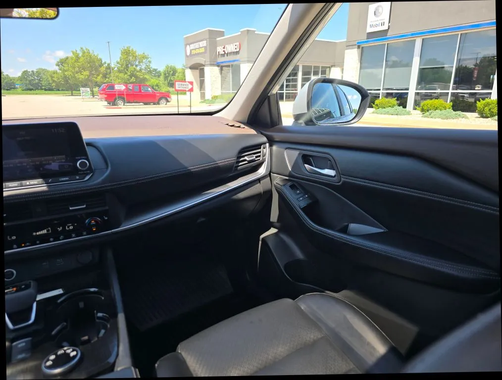 Nissan Rogue photo 16