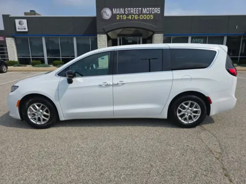 White 2026 Chrysler Pacifica Select Van 4D for sale in Portage, IN