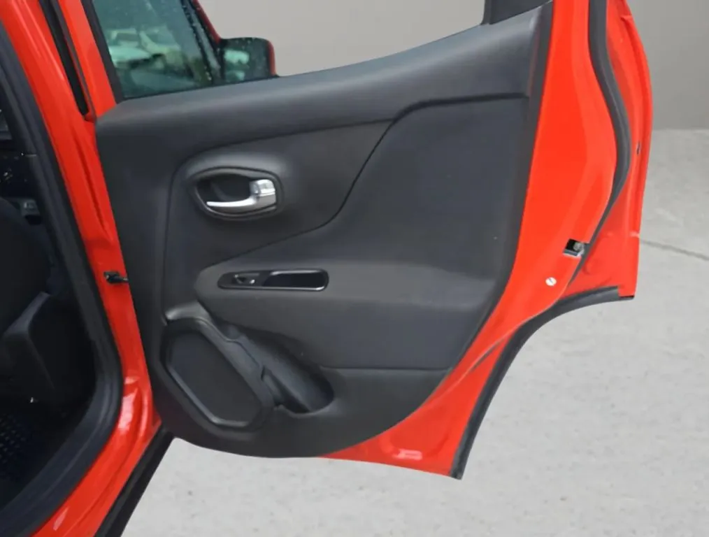 Jeep Renegade photo 18
